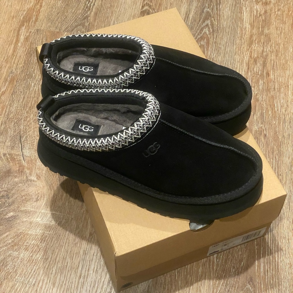 UGG Tazz Women’s 8/UK 6 black 🖤
Brand New in Box, never worn